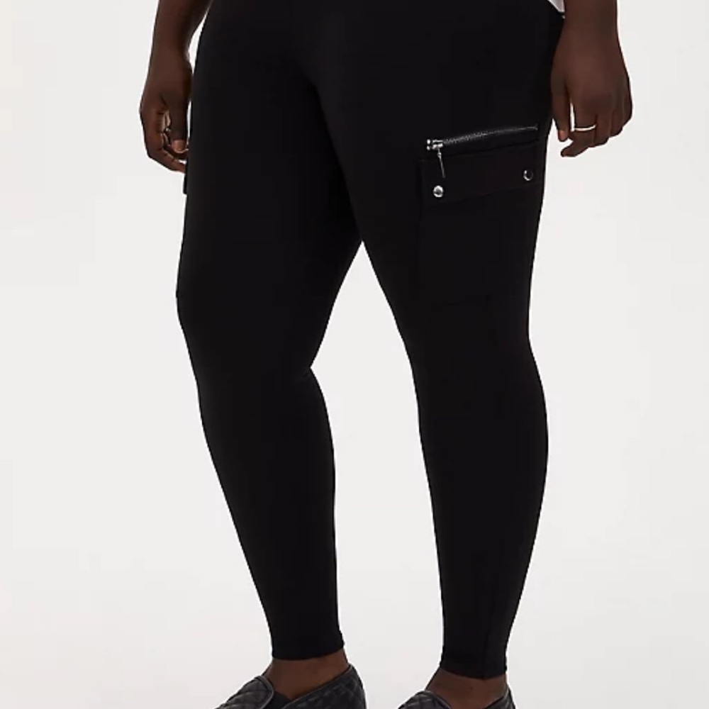Torrid black ponte cargo leggings size 2